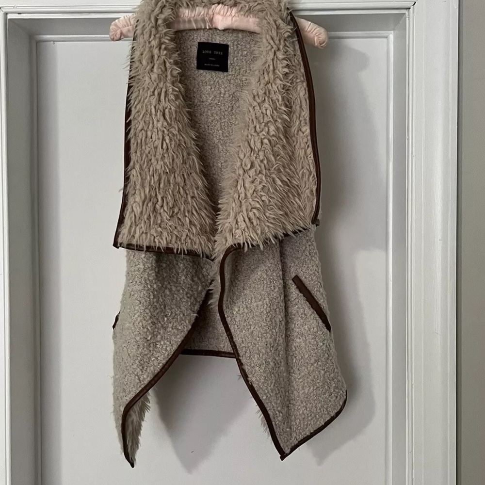 Love Tree Vest Womens Beige Wool Blend Sherpa Faux Fur Open Front. Sz S.  NWOT